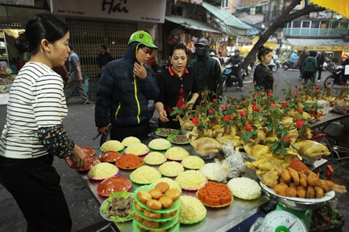 Người Hà Nội sắm gì ở 