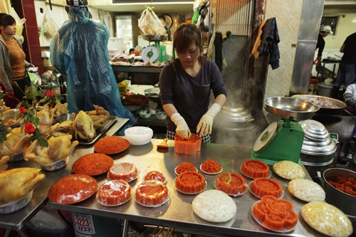 Người Hà Nội sắm gì ở 