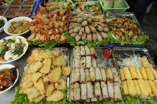 Người Hà Nội sắm gì ở 