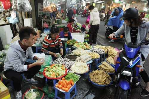 Người Hà Nội sắm gì ở 