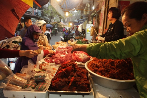 Người Hà Nội sắm gì ở 
