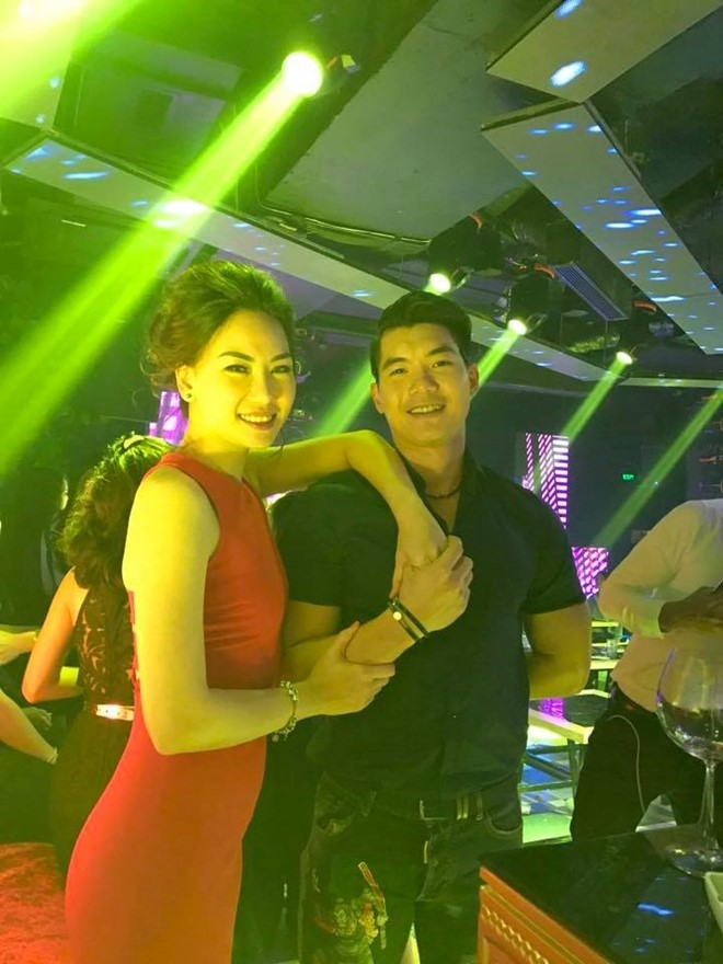 Truong Nam Thanh bat ngo cau hon ban gai trong dem tiec hinh anh 2