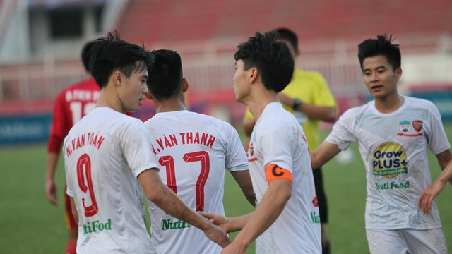 Thua thiệt rõ nét các cầu thủ HA Gia Lai so với các đối thủ là thua thiệt về thể hình (ảnh: Trọng Vũ)