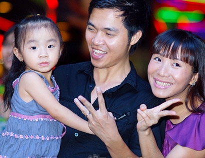 le-minh-mtv-lan-nao-luu-dien-o-my-cung-tranh-thu-tham-con-gai