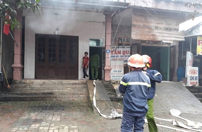ha tinh thap huong cung ong tao ngoi nha 2 tang bi chay