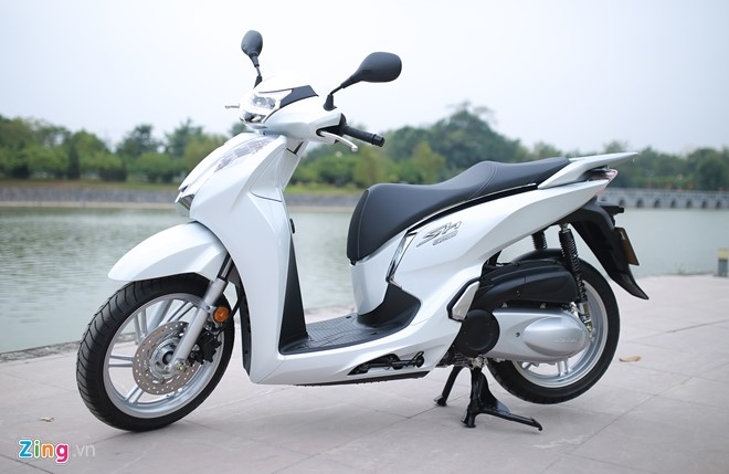 3 xe tay ga gia ngang oto o Viet Nam hinh anh 1