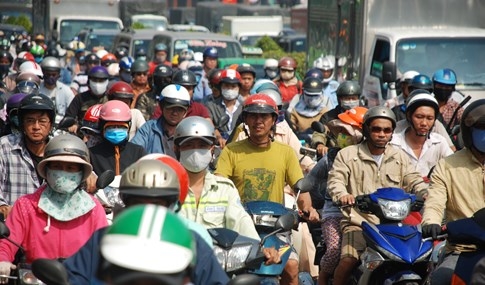 Biển người về quê ăn tết, đường vào sân bay Tân Sơn Nhất kẹt cứng - ảnh 4