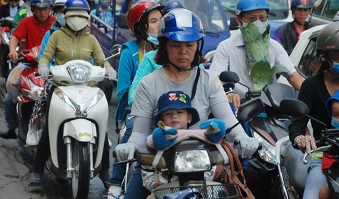 Biển người về quê ăn tết, đường vào sân bay Tân Sơn Nhất kẹt cứng - ảnh 12