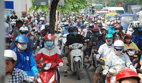 Biển người về quê ăn tết, đường vào sân bay Tân Sơn Nhất kẹt cứng - ảnh 14