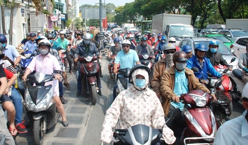 Biển người về quê ăn tết, đường vào sân bay Tân Sơn Nhất kẹt cứng - ảnh 19