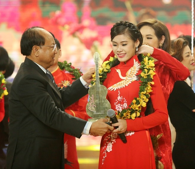 Co be 14 tuoi tro thanh quan quan Solo cung Bolero 2016 hinh anh 1