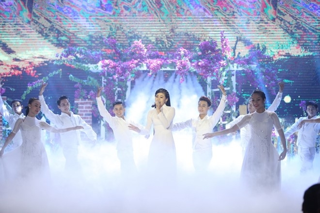 Co be 14 tuoi tro thanh quan quan Solo cung Bolero 2016 hinh anh 3