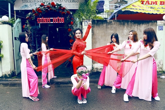 Co dau, chu re Can Tho tao dang vui nhon trong le an hoi hinh anh 4
