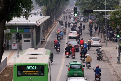 ha-noi-lap-dai-phan-cach-cung-phuc-vu-buyt-nhanh-trong-dem-2