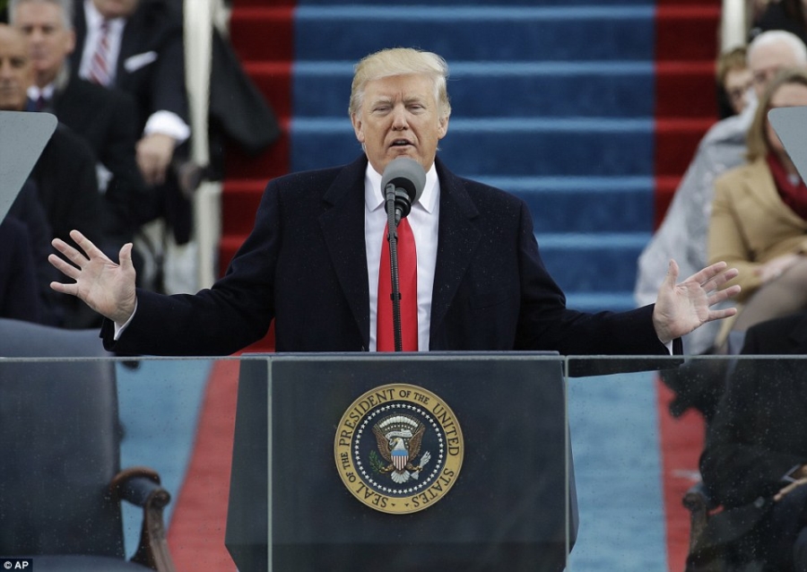 he lo ngay lam viec dau tien cua donald trump tai nha trang hinh anh 2