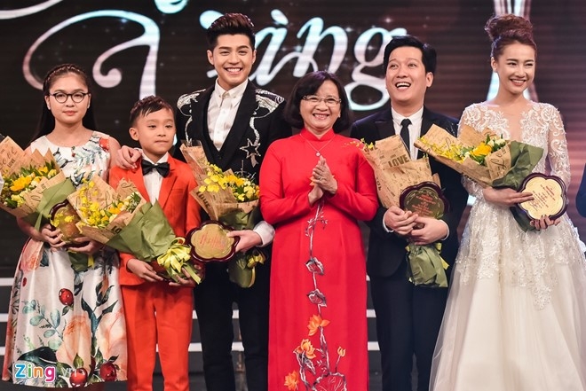 Ho Van Cuong lung tung khi nhan giai Mai Vang hinh anh 2