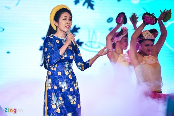 Ho Van Cuong lung tung khi nhan giai Mai Vang hinh anh 10