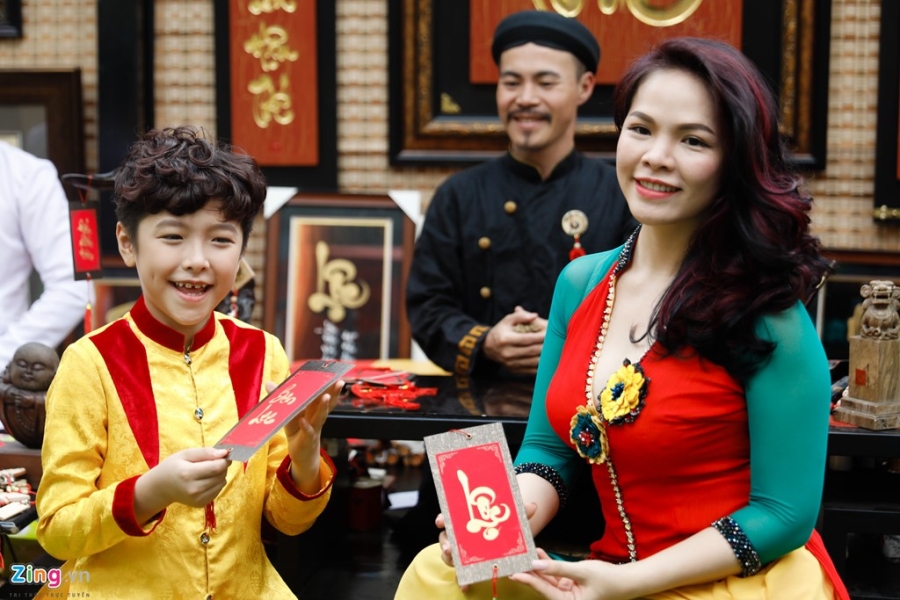Pho ong do Sai Gon tap nap ngay can Tet hinh anh 5