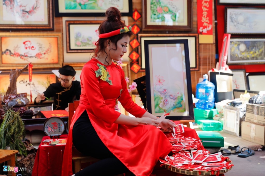Pho ong do Sai Gon tap nap ngay can Tet hinh anh 8