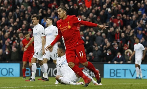 Hai pha làm bàn của Firmino không đủ để giúp Liverpool giữ lại 3 điểm