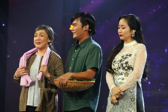 NSUT Phuong Hong Thuy bat khoc khi nho me nuoi Ut Bach Lan hinh anh 2