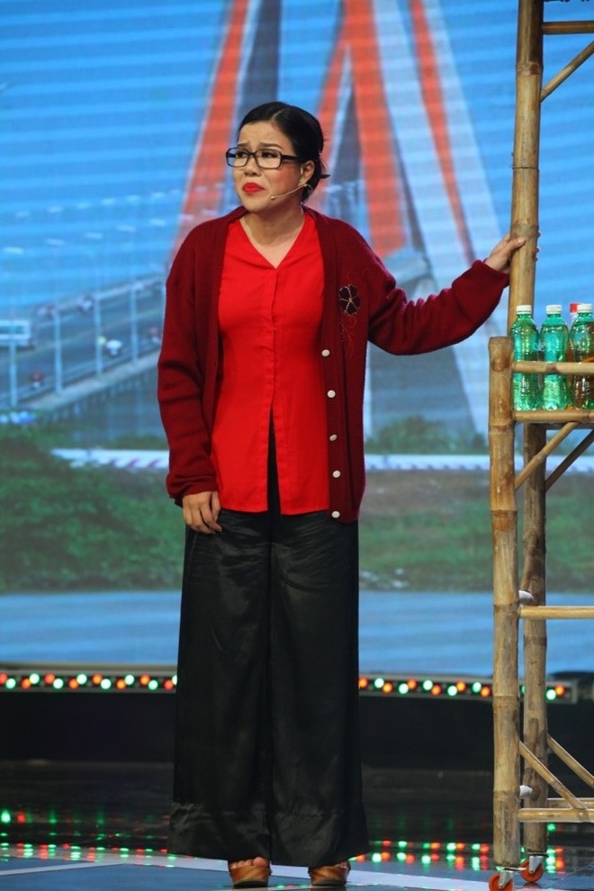 NSUT Phuong Hong Thuy bat khoc khi nho me nuoi Ut Bach Lan hinh anh 4