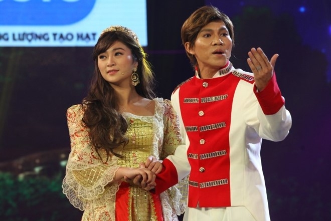 NSUT Phuong Hong Thuy bat khoc khi nho me nuoi Ut Bach Lan hinh anh 12