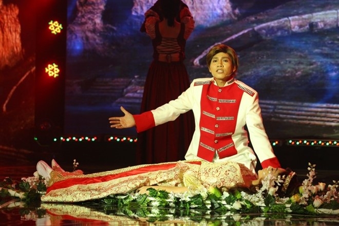 NSUT Phuong Hong Thuy bat khoc khi nho me nuoi Ut Bach Lan hinh anh 13