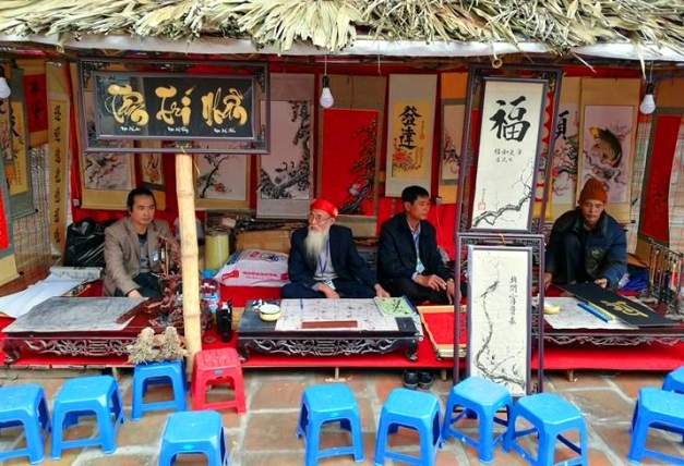 vang khach, nhieu ong do o van mieu van chua khai but hinh anh 5