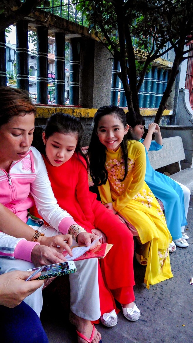 Bo anh Sai Gon ruc ro ngay giap Tet chup bang smartphone hinh anh 10