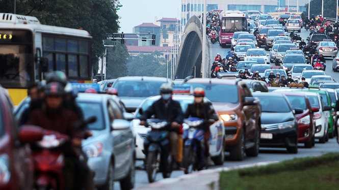 ​Cận Tết, Hà Nội mọi nơi đều tắc 
