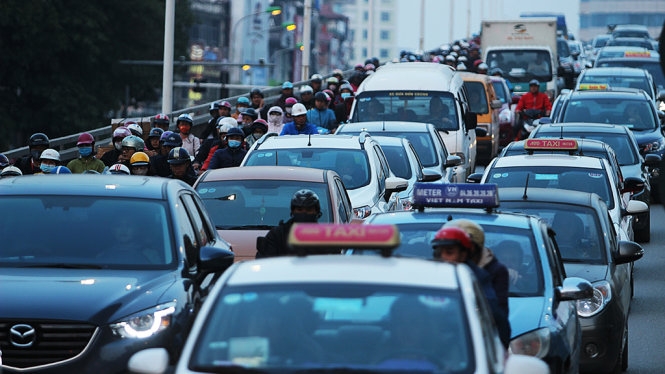 ​Cận Tết, Hà Nội mọi nơi đều tắc 