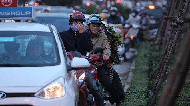 ​Cận Tết, Hà Nội mọi nơi đều tắc 