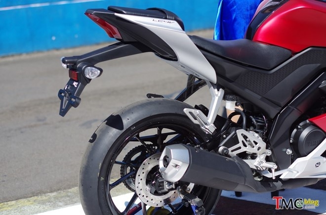 Chi tiet Yamaha YZF-R15 2017 moi ra mat hinh anh 5
