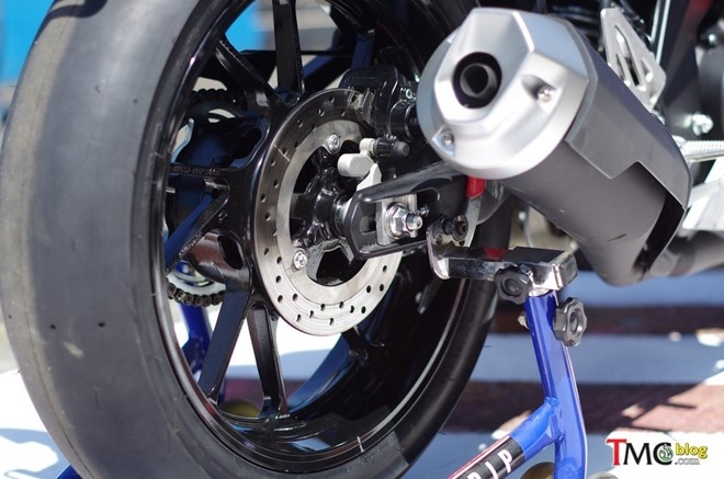 Chi tiet Yamaha YZF-R15 2017 moi ra mat hinh anh 7