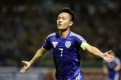 Đinh Thanh Trung - Cầu thủ ghi hattrick đầu tiên ở V-League 2017 - ảnh 1