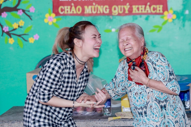 Mỹ Tâm hát quên lời trên sân khấu đặc biệt - Ảnh 7.