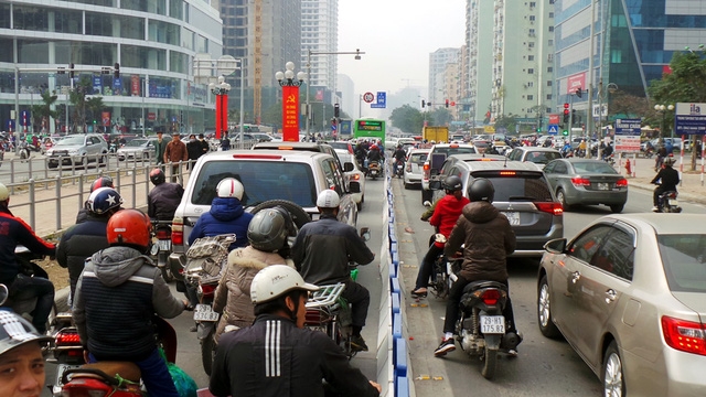 Khó có thể nhận thấy sự khác biệt giữa hai làn đường.