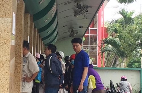 atm-phong-giao-dich-ngan-hang-tai-ha-noi-qua-tai-ngay-can-tet-1