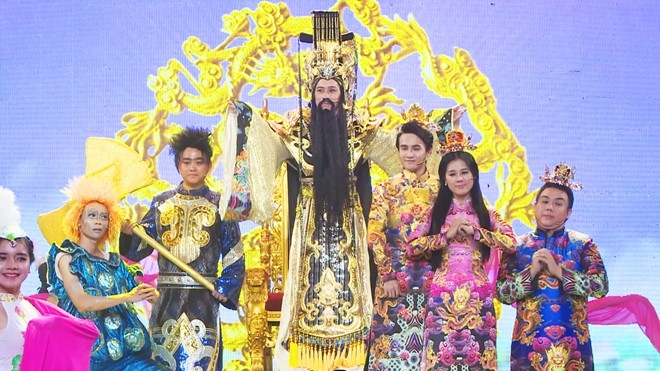 Hoai Linh deo mat na nhan 92 ty dong trong kich Tao Quan hinh anh 1