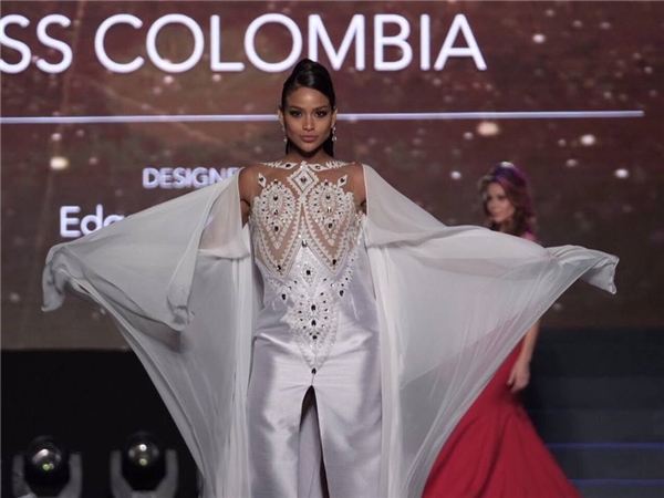 Lệ Hằng tự tin trình diễn với các đối thủ “nặng kí” tại Miss Universe