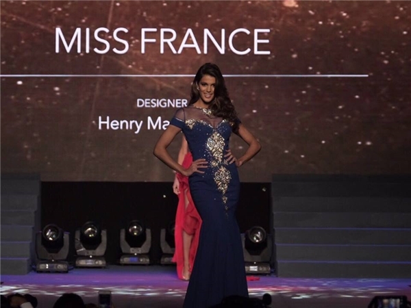 Lệ Hằng tự tin trình diễn với các đối thủ “nặng kí” tại Miss Universe