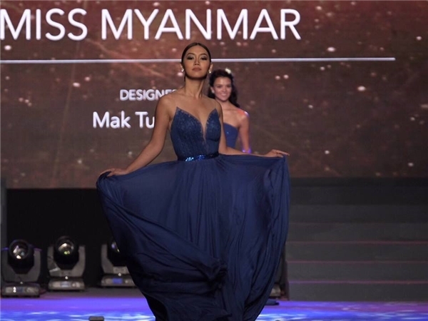 Lệ Hằng tự tin trình diễn với các đối thủ “nặng kí” tại Miss Universe