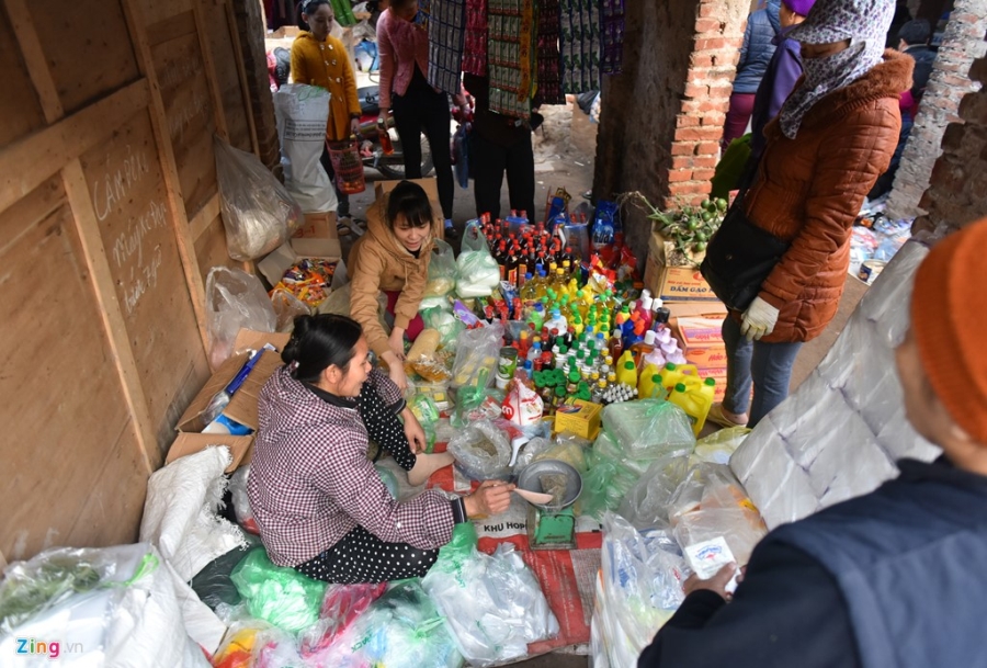 Phien cho Tet dam net que o ngoai thanh Ha Noi hinh anh 3