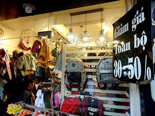Quần áo 'đại hạ giá' dưới 100.000 hút khách phố cổ Hà Nội ảnh 7