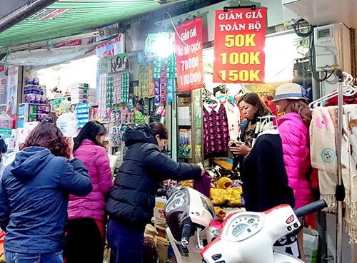 Quần áo 'đại hạ giá' dưới 100.000 hút khách phố cổ Hà Nội ảnh 9