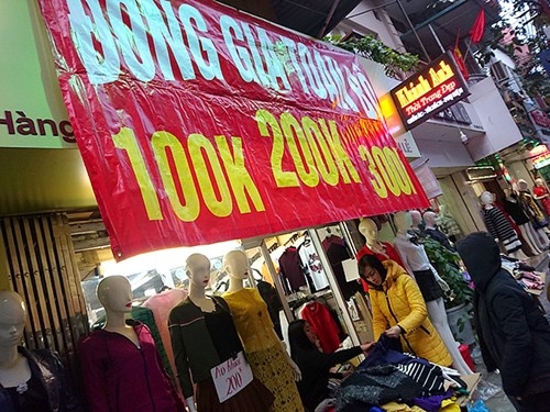 Quần áo 'đại hạ giá' dưới 100.000 hút khách phố cổ Hà Nội ảnh 10