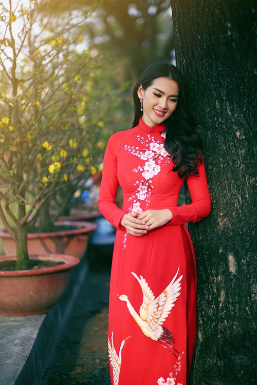anh-thu-va-con-trai-dien-ao-dai-dao-cho-hoa-8