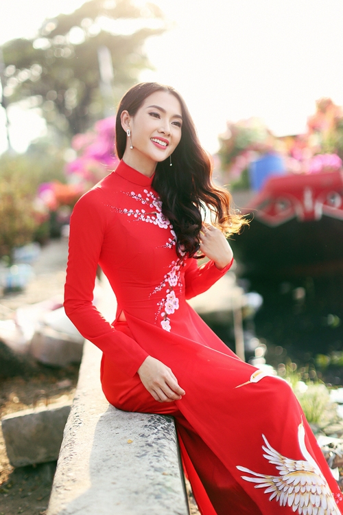 anh-thu-va-con-trai-dien-ao-dai-dao-cho-hoa-10