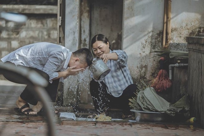 Bo anh 'Me oi! Tet nay con se ve' cua chang trai ngheo hinh anh 7